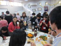 軽食と歓談に