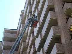 １２階からの救出に消防のはしご車で