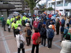 緑園都市駅前に集合