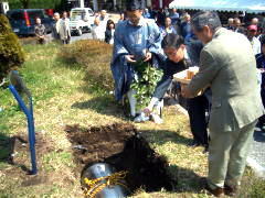 >「撒饌」を行う石田連合自治会長
