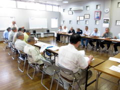 総会での審議会場