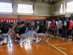 6年生の校歌斉唱