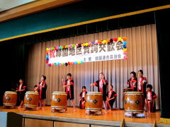 緑園東小生徒の和太鼓演奏
