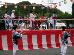 櫓の上でんの盆踊りから始まった